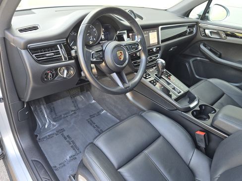 Certified 2023 Porsche Macan AWD/4WD image 4