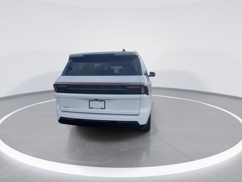 New 2025 Lincoln Navigator Reserve image 7