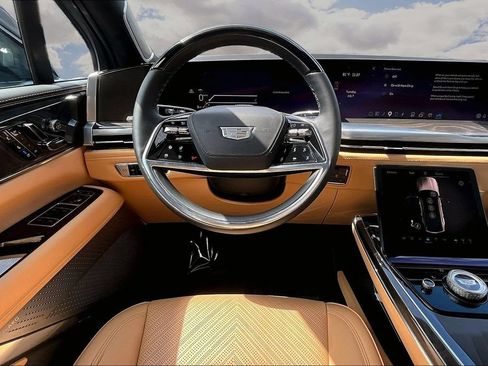 Certified 2025 Cadillac Escalade IQ Luxury 2 AWD/4WD image 8