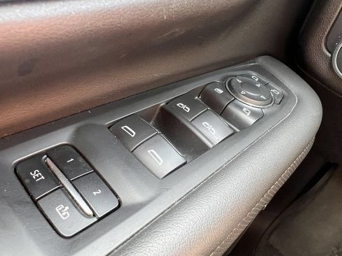 Used 2021 Chevrolet Suburban Premier AWD/4WD image 32