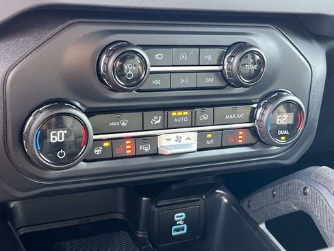 Used 2025 Ford Bronco Outer Banks w/ Sasquatch Package AWD/4WD image 21