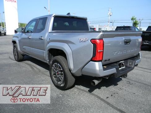 Used 2025 Toyota Tacoma TRD Sport AWD/4WD image 6