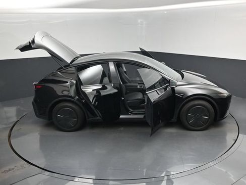 Used 2026 Tesla Model Y 2WD image 18