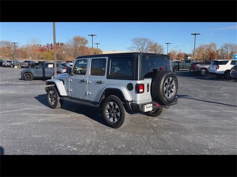 Used 2022 Jeep Wrangler Unlimited Sahara image 6