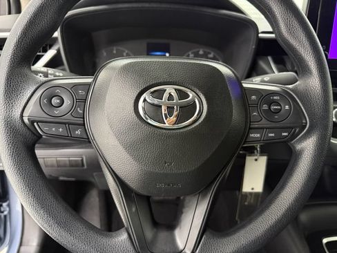 Used 2025 Toyota Corolla LE FWD image 9