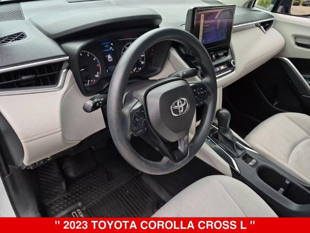 Used 2023 Toyota Corolla Cross L AWD/4WD image 17