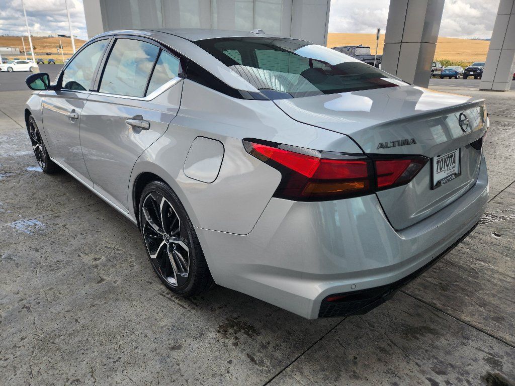 Used 2024 Nissan Altima 2.5 SR FWD image 5