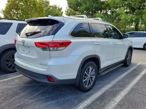 Used 2019 Toyota Highlander XLE AWD/4WD image 4