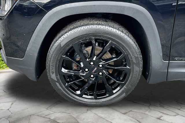 Used 2024 GMC Terrain SLE w/ Elevation Edition FWD image 8