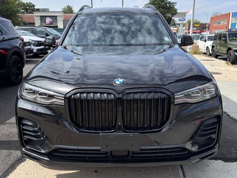 Used 2022 BMW X7 xDrive40i w/ Premium Package image 2