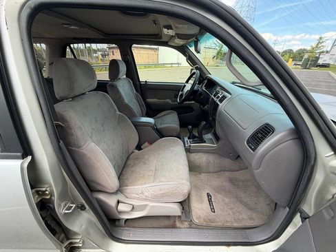 Used 2001 Toyota 4Runner SR5 AWD/4WD image 11