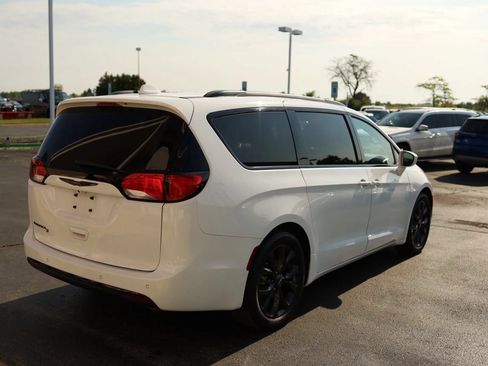 Used 2020 Chrysler Pacifica Touring-L w/ S Appearance Package FWD image 5