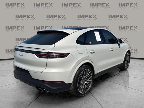 Used 2022 Porsche Cayenne Coupe AWD/4WD image 5