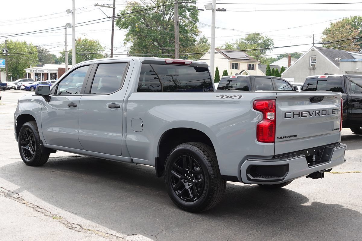 Used 2024 Chevrolet Silverado 1500 Custom w/ Dark Appearance Package AWD/4WD image 2