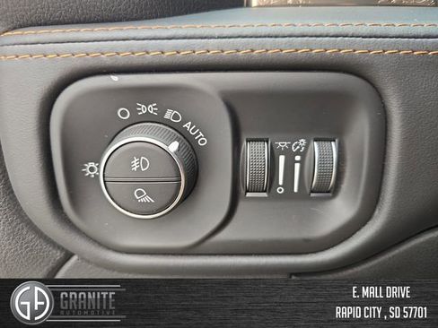 Used 2021 RAM 2500 Limited AWD/4WD image 32