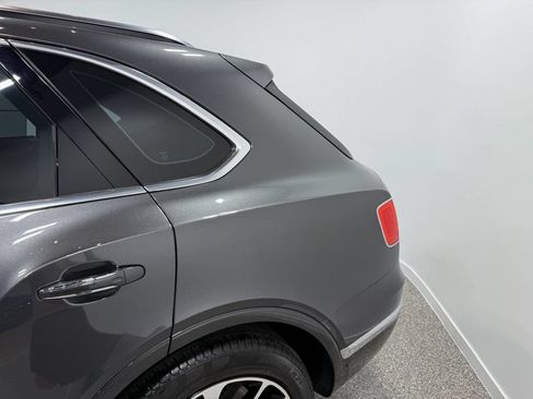 Used 2018 Bentley Bentayga Activity AWD/4WD image 10