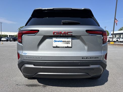 Used 2026 GMC Terrain Elevation w/ Elevation Premium Package FWD image 9
