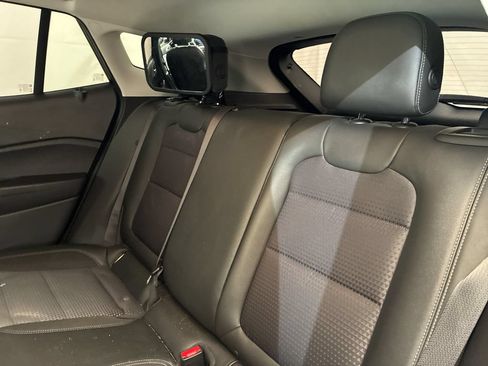 Used 2025 Chevrolet Trax LT w/ Driver Confidence Package FWD image 11
