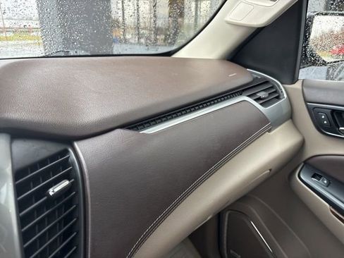 Used 2018 Chevrolet Suburban LT w/ LT Signature Package image 27