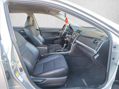 Used 2016 Toyota Camry SE image 20