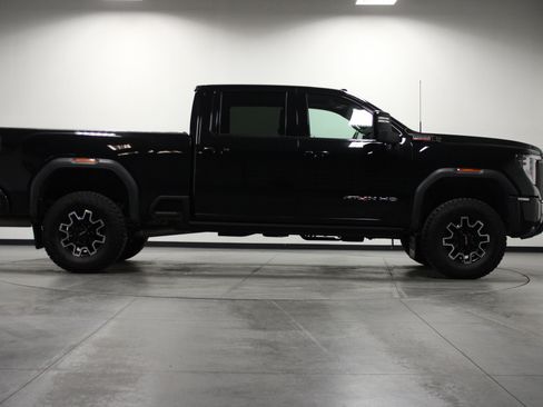 Used 2024 GMC Sierra 2500 AT4X AWD/4WD image 3