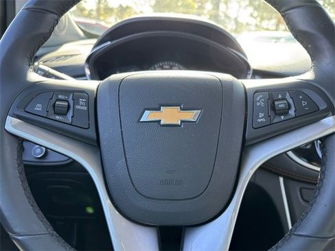 Used 2022 Chevrolet Trax LT w/ LT Convenience Package image 34