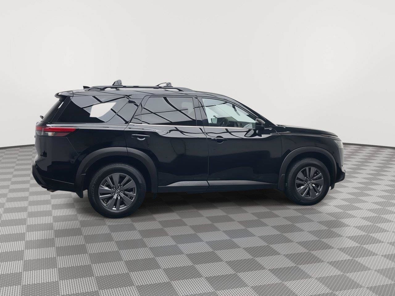 Used 2024 Nissan Pathfinder SV w/ Black Appearance Package AWD/4WD image 36