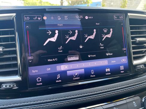 Used 2022 Chrysler Pacifica Touring-L FWD image 24