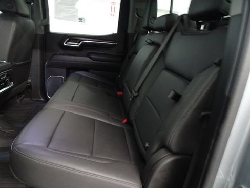 Used 2023 GMC Sierra 1500 SLT w/ SLT Premium Plus Package AWD/4WD image 4