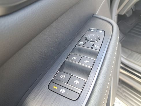 Certified 2025 Nissan Armada SV image 16