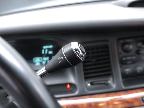 Used 1995 Lincoln Town Car Signature image 8