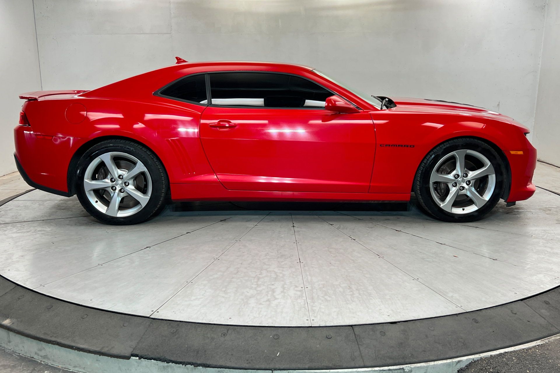 Used 2015 Chevrolet Camaro SS w/ RS Package RWD image 7