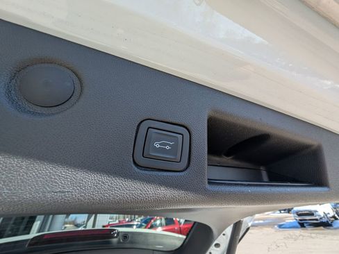 Used 2024 Chevrolet Equinox LT image 34