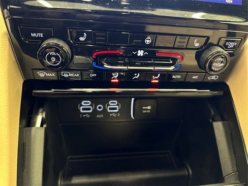 Used 2024 Jeep Grand Cherokee Limited w/ Black Appearance Package image 36