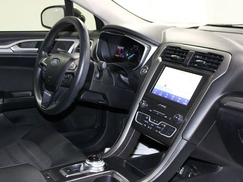 Used 2020 Ford Fusion SE image 27