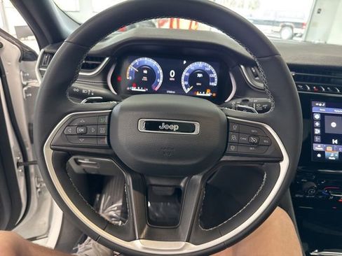 Used 2024 Jeep Grand Cherokee Altitude AWD/4WD image 35