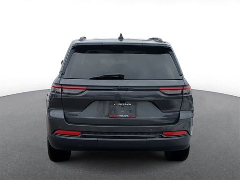 Certified 2024 Jeep Grand Cherokee Altitude image 7