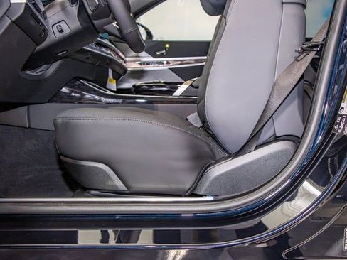 Used 2025 BMW 760i xDrive w/ Premium Package image 15