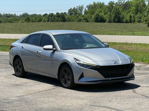 Used 2022 Hyundai Elantra SEL FWD image 1