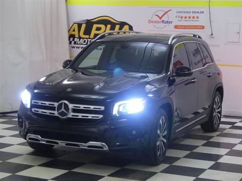 Used 2020 Mercedes-Benz GLB 250 4MATIC w/ Premium Package image 4