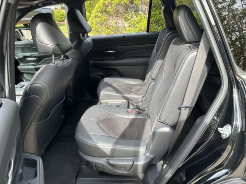 Used 2024 Toyota Grand Highlander AWD Hybrid image 31