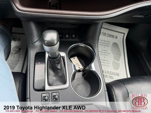 Used 2019 Toyota Highlander XLE AWD/4WD image 18