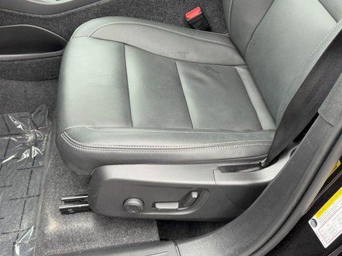 Certified 2025 Volvo XC40 B5 Core image 24