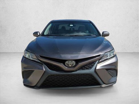 Used 2020 Toyota Camry SE FWD image 2