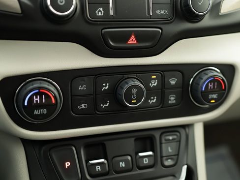 Used 2021 GMC Terrain Denali w/ Denali Premium Package image 17