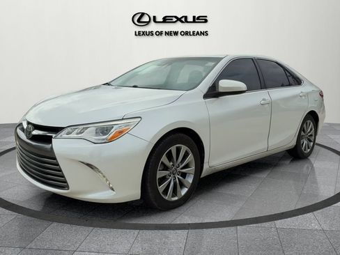 Used 2017 Toyota Camry XSE image 3