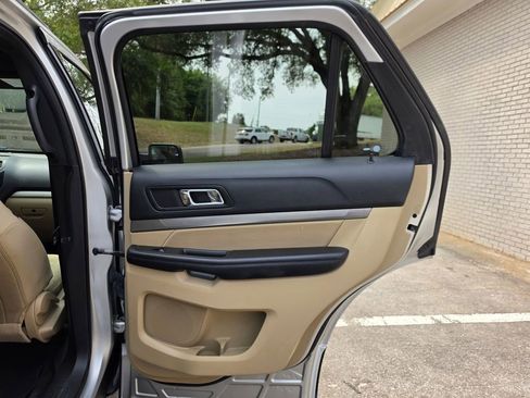 Used 2017 Ford Explorer FWD image 38