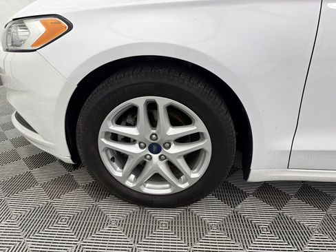 Used 2016 Ford Fusion SE FWD image 12