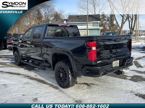 Used 2022 Chevrolet Silverado 2500 LT w/ Midnight Edition image 4