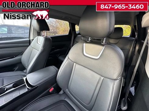 Used 2025 Hyundai Tucson Limited FWD image 11